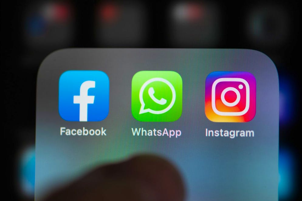 Die Social Media- und Instant-Messaging-Apps: Facebook, WhatsApp und Instagram auf einem Smartphone, fotografiert am Donnerstag, 14. Januar 2021, in Zuerich. Instagram und WhatsApp gehoeren zur Facebook-Gruppe. (KEYSTONE/Christian Beutler)