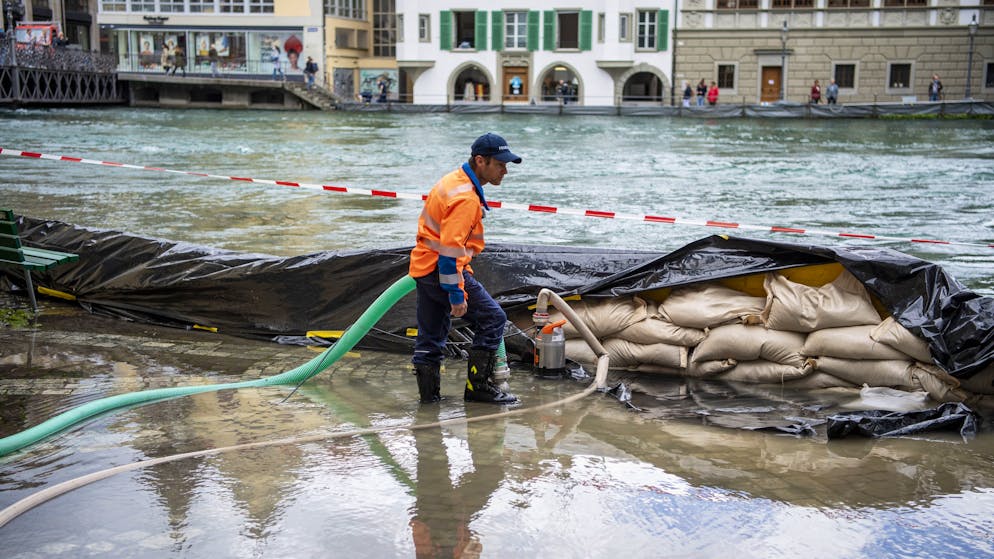 Der Wasserspiegel des Vierwaldstättersees stieg in Luzern zwar  bedrohlich: Die Hochwasserlage im Juli verlief für die Schweiz aber insgesamt recht glimpflich.