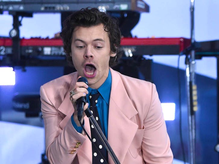 Patience Harry Styles Repousse Encore Sa Tournée Mondiale Blue News