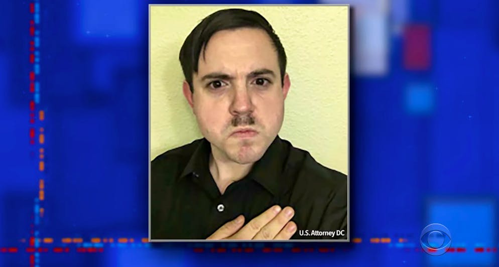 Wer ist hier der Nazi? Einer der Männer, die nach dem Sturm aufs Kapitol verhaftet worden sind.