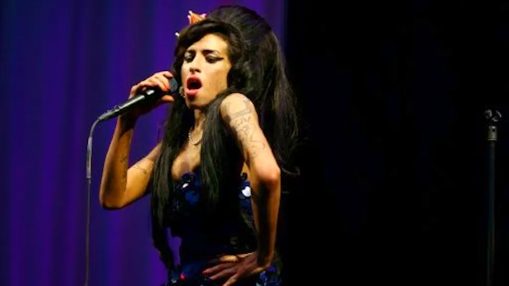 Vente de vêtements. Deux amies d'Amy Winehouse accusées d'avoir lésé son père
