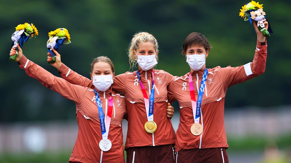 IZU, JAPAN - JULY 27: (L-R) Silver medalist Sina Frei, gold medalist Jolanda Neff, and bronze medalist Linda Indergand of Team Switzerland, pose on the podium during the medal ceremony during the Women's Cross-country race on day four of the Tokyo 2020 Olympic Games at Izu Mountain Bike Course on July 27, 2021 in Izu, Shizuoka, Japan. (Photo by Tim de Waele/Getty Images)