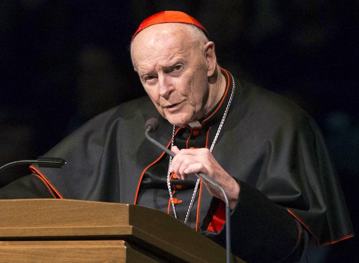 A Fait Scandale Au Cinema Avec Un Cardinal Americain Ex-cardinal américain inculpé pour agression sexuelle sur un jeune