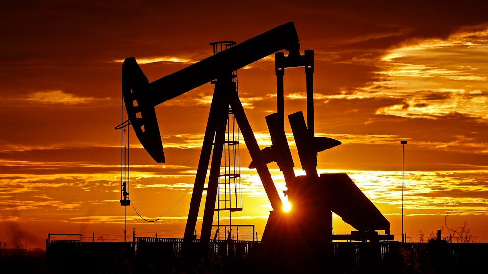 epa08348372 Pump jacks operate in the oil fields near Midland, Texas, USA, at sunrise 07 April 2020. Midland, Texas is a city in western Texas, part of the Permian Basin area. Low oil prices are reportedly causing also the gas prices to drop dramatically. EPA/LARRY W. SMITH