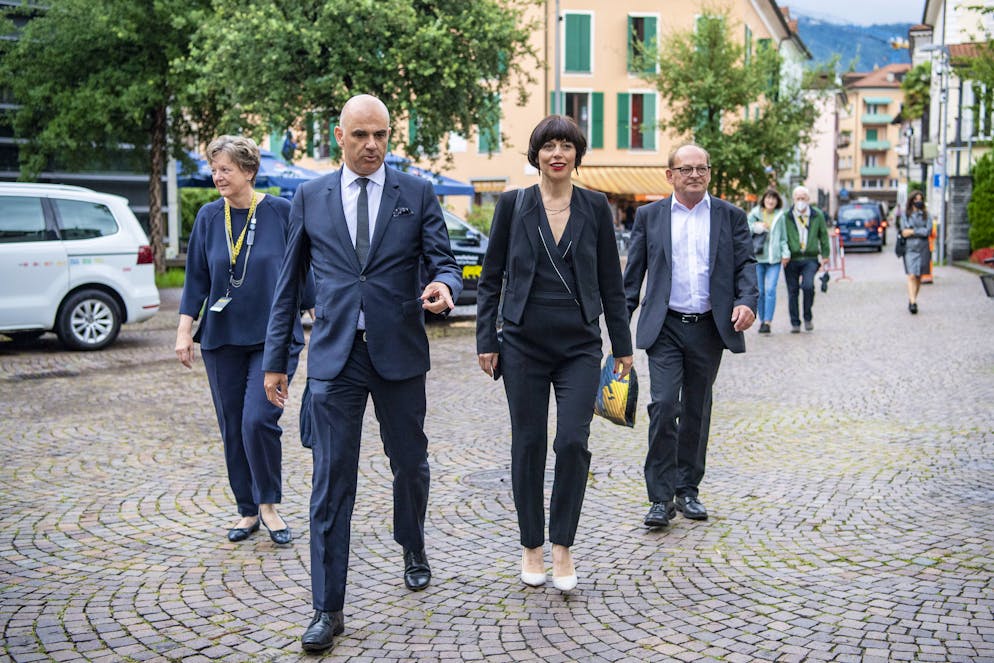 Swiss Federal Councillor Alain Berset, 2. from left, his wife Muriel, centre, and the Ivo Kummer, right, arrive for the official opening of the 74th Locarno International Film Festival in Locarno , Switzerland, Wednesday, August 4, 2021. The Festival del film Locarno runs from 4 to 14 August 21.(KEYSTONE/Urs Flueeler)