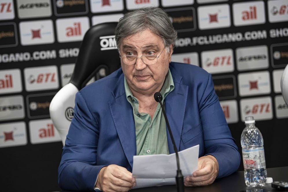 Der Praesident des FC Lugano, Angelo Renzetti, spricht an einer Medienkonferenz am Dienstag, 22. Juni 2021, in Lugano zur Lage des Clubs. Die angestrebte Aufteilung der Fuehrung im FC Lugano zerschlaegt sich. Die Investoren Thyago Rodrigo de Souza und Giammarco Valbusa werden von der Generalversammlung per sofort aus dem Verwaltungsrat entfernt, wie der Klub mitteilte. (KEYSTONE/Ti-Press/ Pablo Gianinazzi)