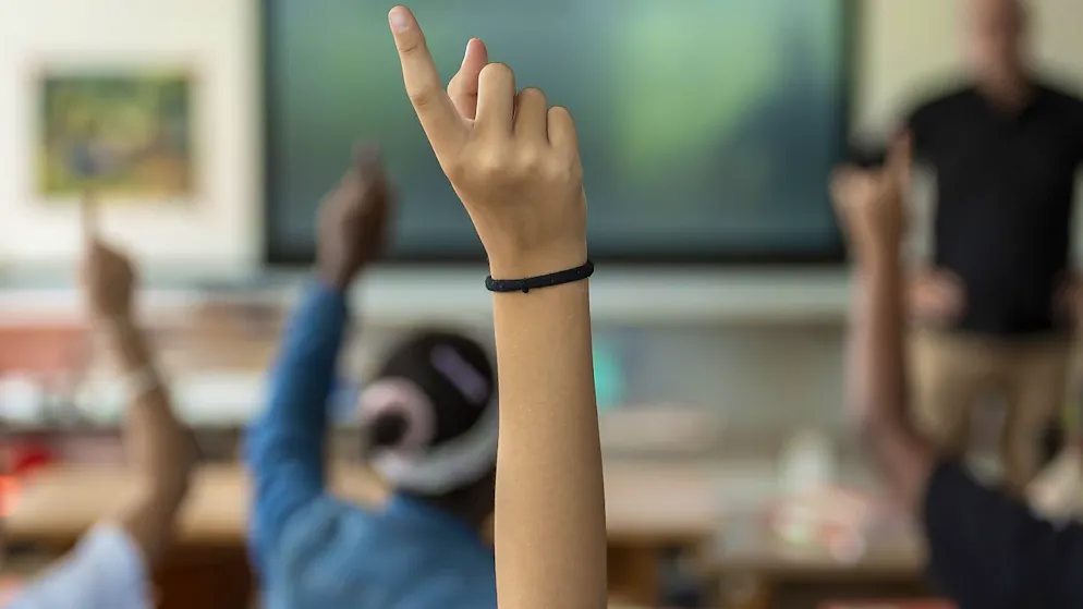 Ein homosexueller Lehrer verlor nach Elternbeschwerden seine Stelle. Nun hat sich die Schulpflege erstmals detailliert zu Wort gemeldet (Symbolbild).