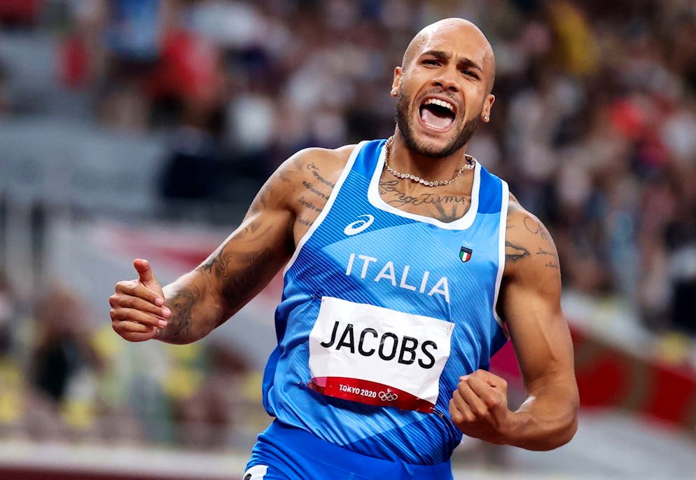 epa09385603 Lamont Marcell Jacobs of Italy celebrates winning the Men's 100m final at the Athletics events of the Tokyo 2020 Olympic Games at the Olympic Stadium in Tokyo, Japan, 01 August 2021. EPA/DIEGO AZUBEL