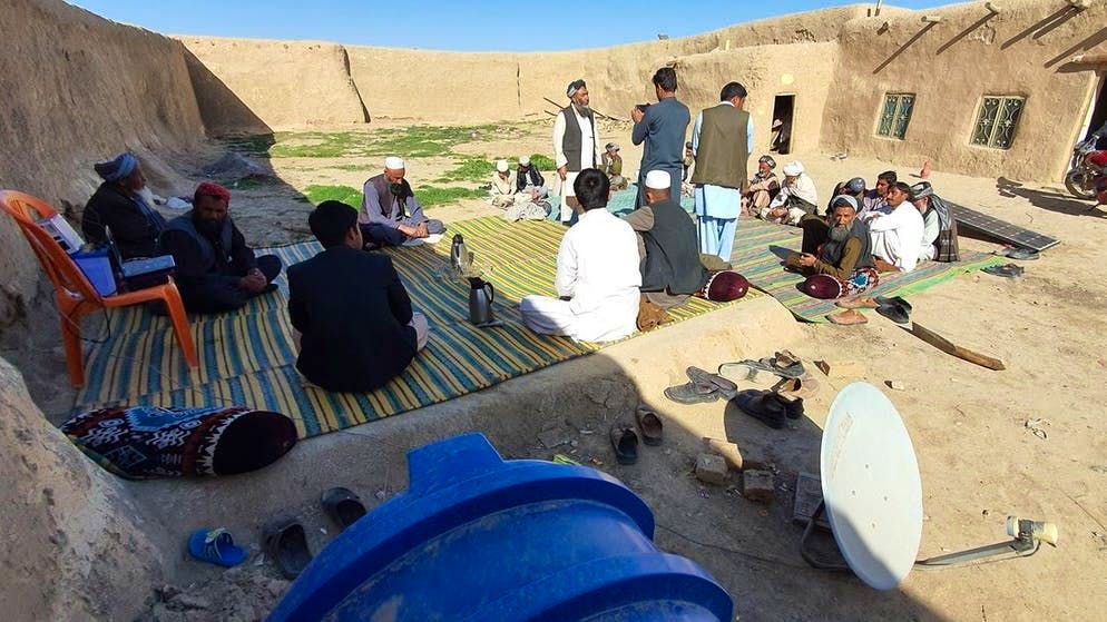 Afgani in un campo profughi in Pakistan.