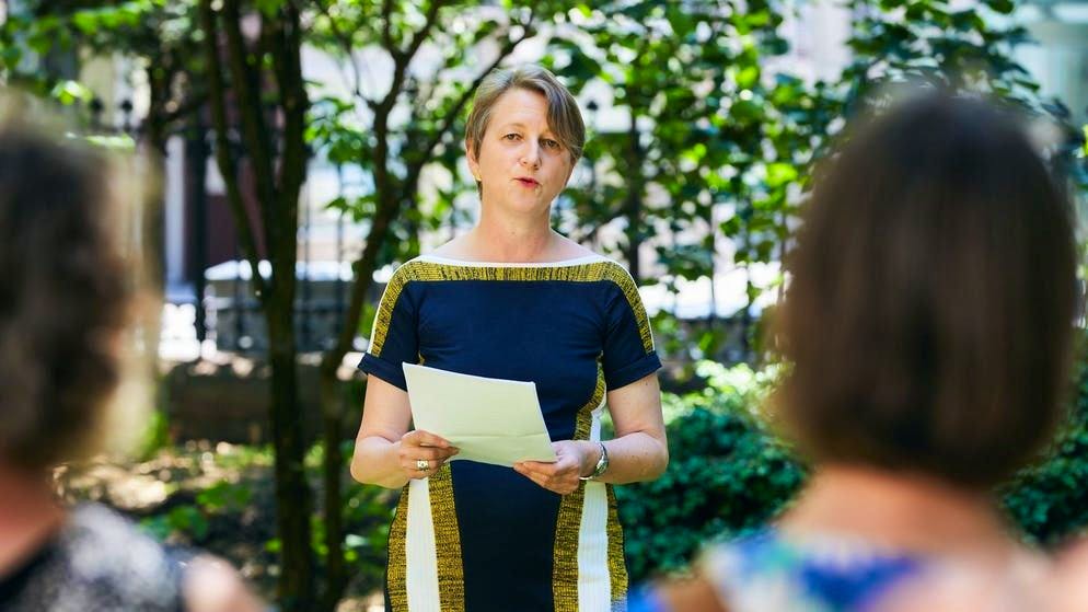 Anja Klug, responsabile per la Svizzera e il Liechtenstein presso l'UNHCR, fa appello alla comunità internazionale: