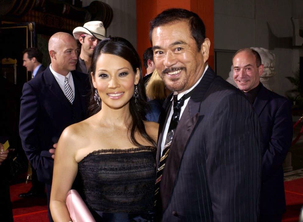 Sonny Chiba con la collega Lucy Liu alla prima di