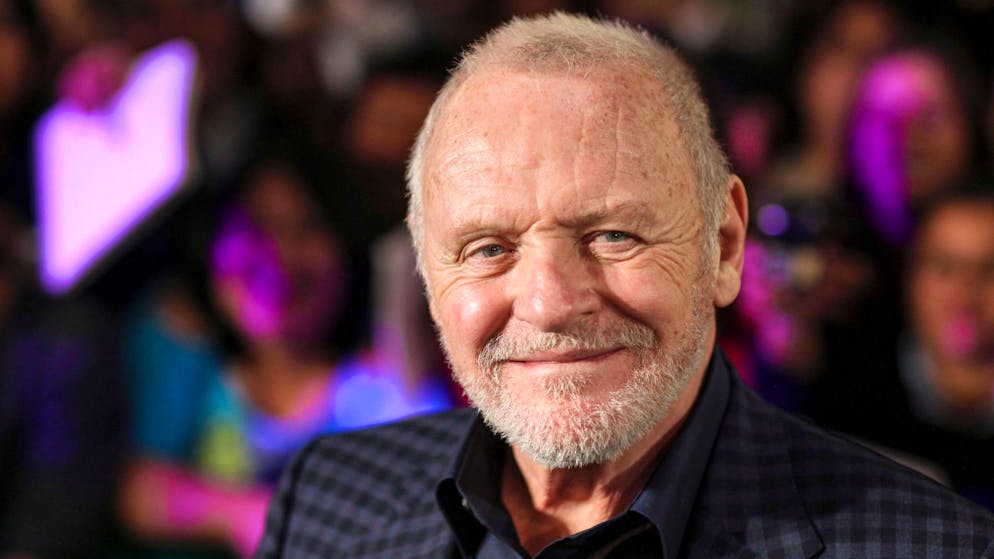 Anthony Hopkins zählt zu den grössten Schauspielern unserer Zeit. Doch hinter dem Ruhm und den ikonischen Rollen verbirgt sich ein Kapitel seines Lebens, das er lange Zeit verdrängte: seine Alkoholsucht.