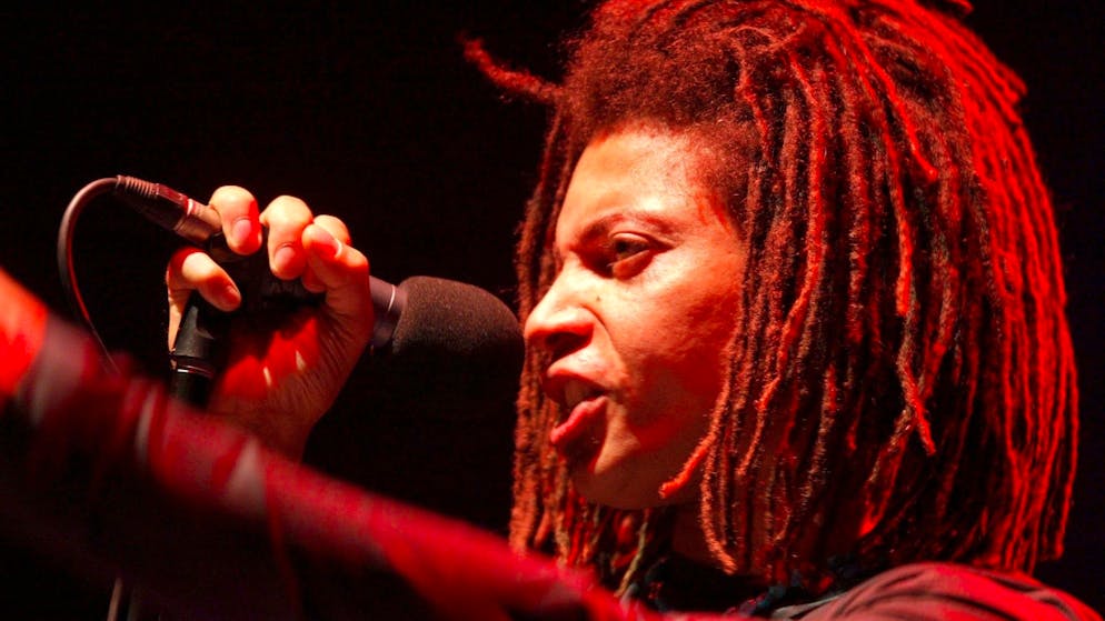 Diese berühmten Musikerinnen und Musiker haben ihre Namen geändert. Auch Terence Trent D’Arby unterschreibt seit 20 Jahren mit einem anderen Namen: Er nennt sich Sananda Maitreya. Der Singer-Songwriter aus den USA sorgte 1988 mit seiner Single «Wishing Well» weltweit in den Charts für Furore.