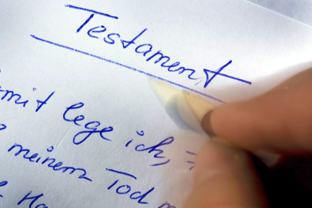 Ein Testament wird verfasst.