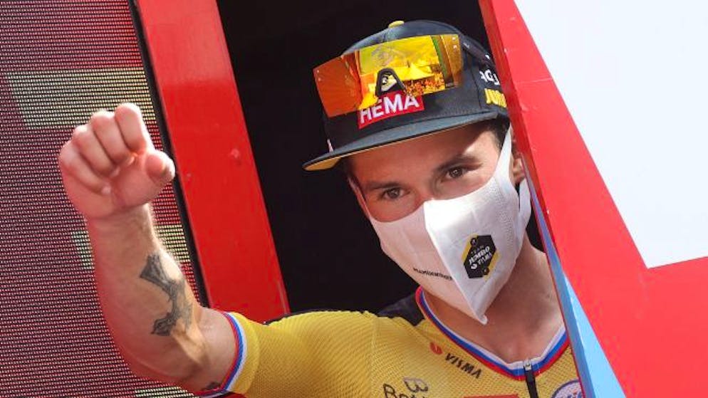 Daumen hoch: Topfavorit Primoz Roglic feiert an der diesjährigen Vuelta seinen zweiten Tagessieg.