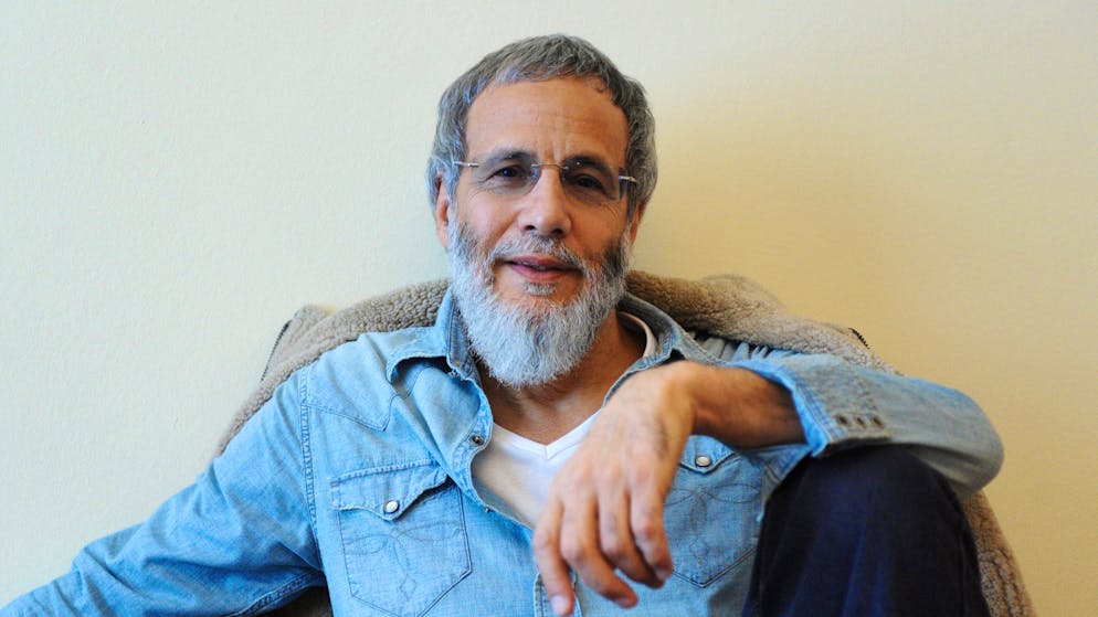 Diese berühmten Musikerinnen und Musiker haben ihre Namen geändert. Ende 1977 setze er seinen Künstlernamen Cat Stevens ab und nannte sich Yusuf Islam. 2006 meldete er sich nach 28 Jahren Pause mit der Platte «An Other Cup» zurück, um wenig später zu verkünden, keine weiteren Alben mehr zu veröffentlichen. 2011 das Comeback. Er nannte sich für die Dauer einer Tour Cat Stevens und spielte alte Hits. 