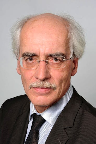 Reinhard Schulze è professore emerito di studi islamici e filologia orientale moderna. Dal 2018 dirige il Forum Islam e Medio Oriente all'Università di Berna.