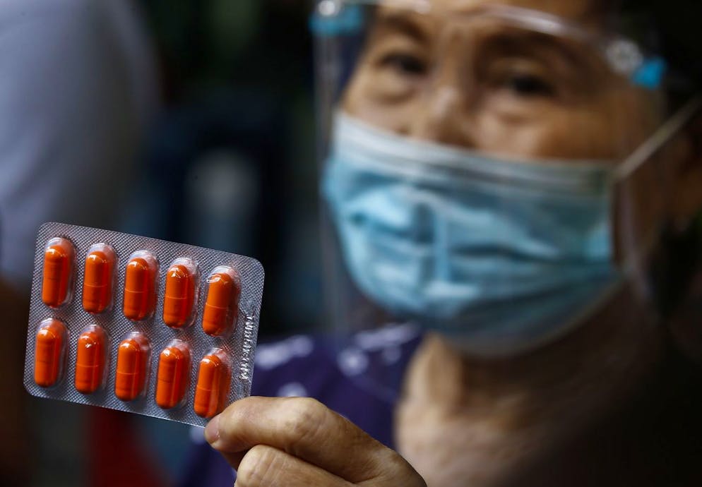 epa09166957 A citizen holds human-grade capsules of the drug Ivermectin during a distribution campaign in Quezon City, Metro Manila, Philippines 29 April 2021. Despite no clear endorsement from government health and drug officials for its mass distribution amid a pandemic in the country, Ivermectin was distributed for free in a Quezon City village by several medical practitioners and supporters who believe the drug has preventive functions against COVID-19. EPA/ROLEX DELA PENA