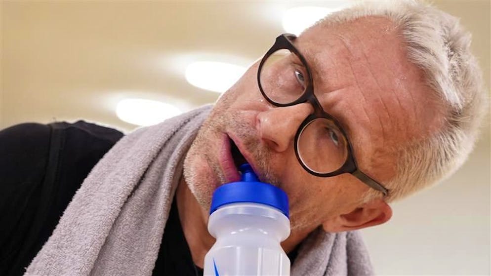 Trainieren unter Strom. So einfach verbrennst du vier Tafeln Schoggi in 25 Minuten