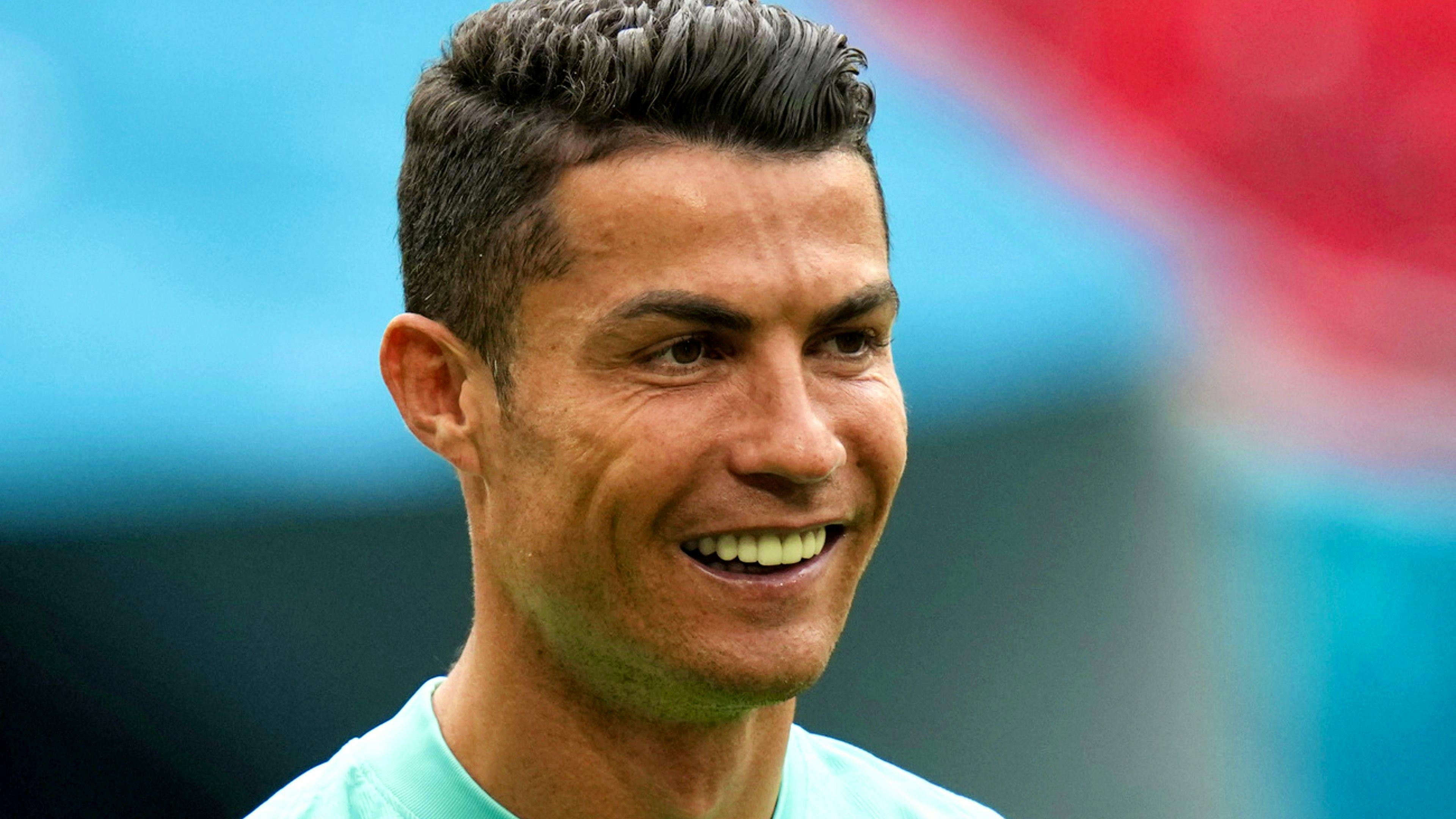 Mercato: Cristiano Ronaldo à Manchester United, C'est Officiel | Blue News