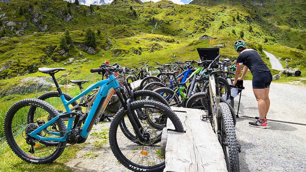 Le canton du Jura veut développer son offre pour le VTT, un sport en plein essor, en particulier avec les vélos électriques (archives).