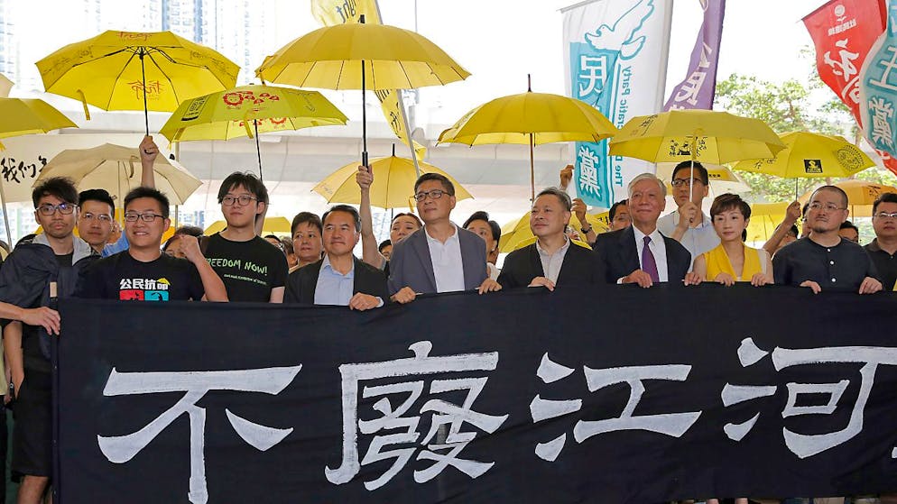 Sette attivisti pro-democrazia di Hong Kong sono stati condannati con pene tra gli 11 e i 16 mesi di carcere per il ruolo avuto in una manifestazione non autorizzata nel culmine delle proteste antigovernative del 2019.