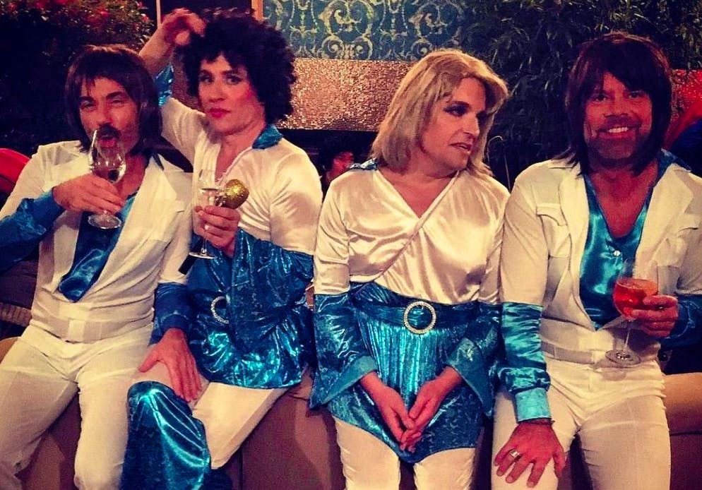 L'autore di queste righe (secondo da sinistra) si è esibito come Abba con gli amici a una festa di compleanno due anni fa.