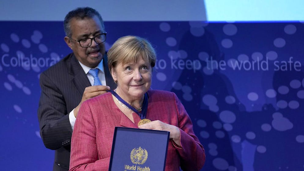 Presente, ed elogiatissima, anche la cancelliera Angela Merkel.