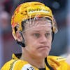 Le top scorer de Langnau Harri Pesonen montre sa deception a la fin du match du championnat suisse de hockey sur glace de National League entre le Lausanne HC et le SCL Langnau Tigers ce mardi 25 fevrier 2020 a la patinoire de la Vaudoise Arena a Lausanne. (KEYSTONE/Laurent Gillieron)