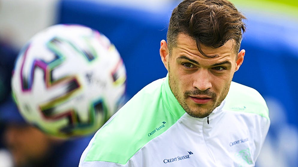 Testé positif au Covid-19, Granit Xhaka se retrouve bien malgré lui au coeur d'une polémique.