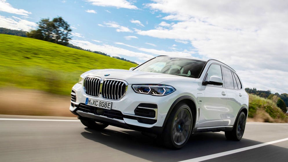 Fire possible while driving. BMW recalls hundreds of thousands of cars