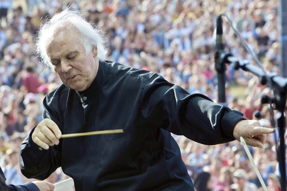 Chief conductor Michel Corboz conducts