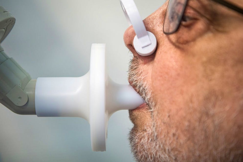 Les consultations de Covid long doivent disposer de personnel supplémentaire et la connaissance de la maladie améliorée chez les médecins, exige l'association. (photo d'illustration).