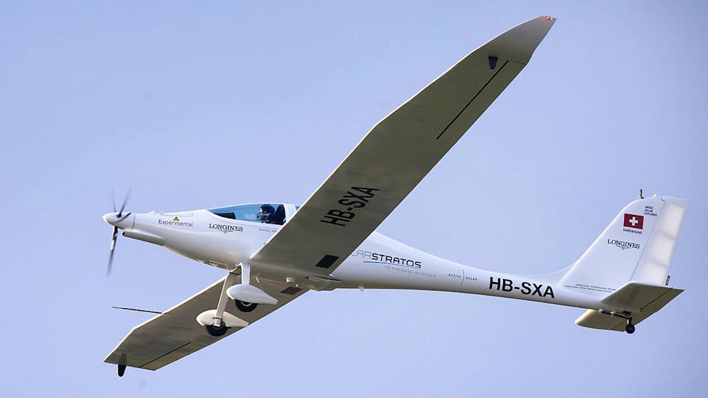 SolarStratos: premiers vols en solo pour Raphaël Domjan - Gallery. La mission ultime du projet consiste à atteindre la stratosphère grâce à l'énergie solaire lors d'un vol qui durera entre six et huit heures.