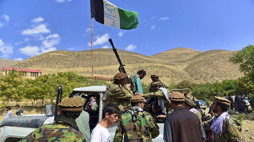Miliziani vicini a Mahmad Massoud, continuano la lotta contro i talebani nel in Panshir
