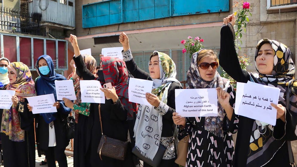 epa09444873 Afghan women hold placards as they demand Taliban to protect their rights in Kabul, Afghanistan, 03 September 2021. The Taliban on 02 September, said they have completed the consultation on government formation but were yet to decide who would head the new Afghan administration that they would announce very soon. The last group of American soldiers departed Kabul around midnight on Monday, ending the longest of US wars that began after the Sep.11, 2001 attacks in America. EPA/STRINGER
