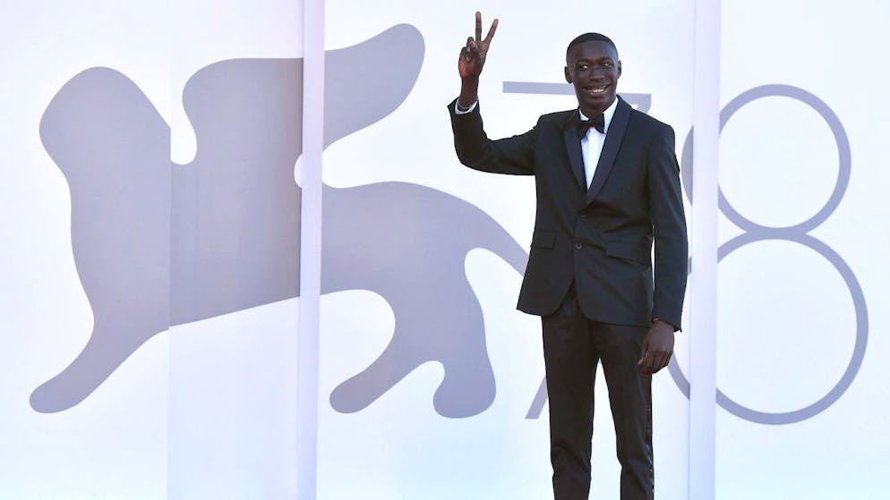 Il blogger Khaby Lame sul Red carpet della Mostra del cinema di Venzia