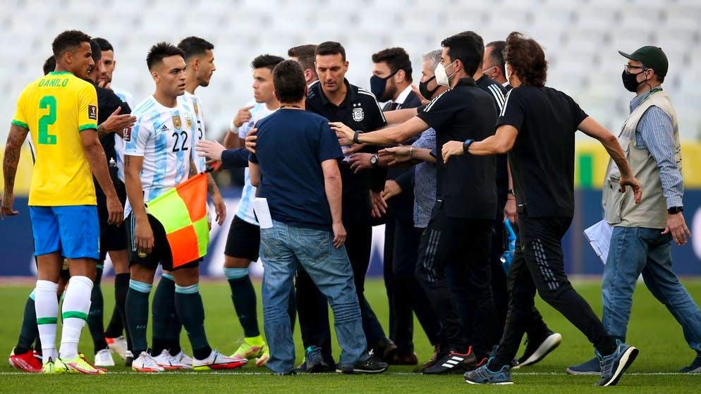 La FIFA a "regretté" l'arrêt brutal du choc Brésil - Argentine.
