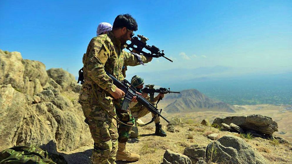 Widerstandskämpfer haben am 1. September 2021 im Pandschir-Tal Stellung gegen die Taliban bezogen.
