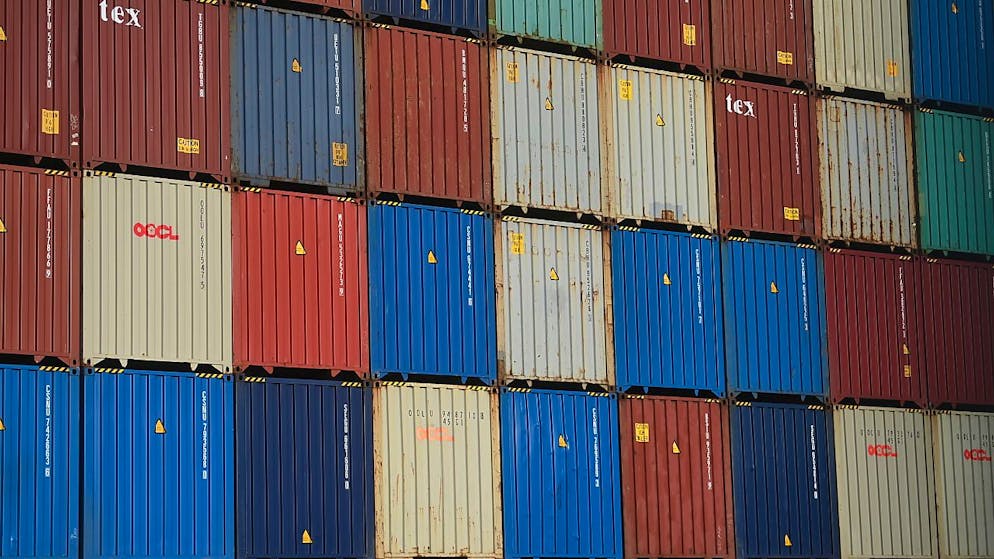 Grazie a un lavoro di intelligence e all'olfatto di cani dell'unità antidroga, agenti della polizia portuale di Guayaquil, in Ecuador, hanno localizzato all'interno di un container una tonnellata di cocaina.