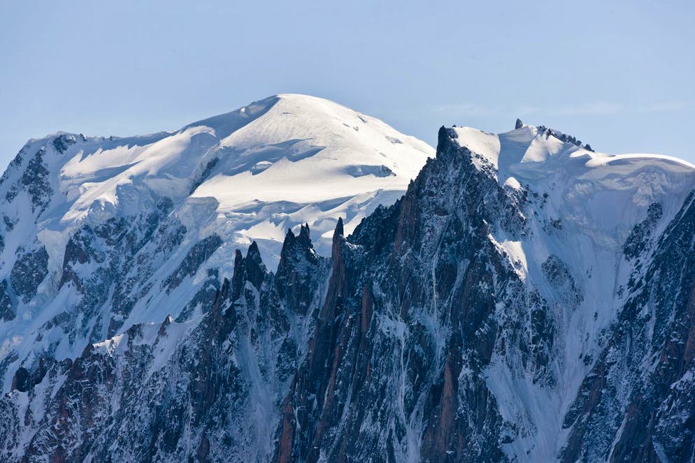 Des recherches dans la zone de l'accident avaient été suspendues lundi en fin de matinée en raison de l'étendue de la surface et du risque important de nouvelles chutes de blocs.