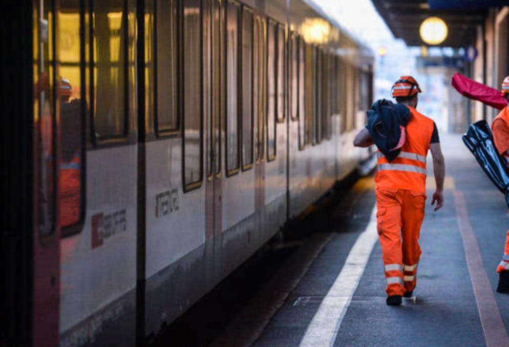 Nella foto pompieri ferroviari all'opera durante un episodio di folgorazione nel 2017, sempre alla stazione di Chiasso.