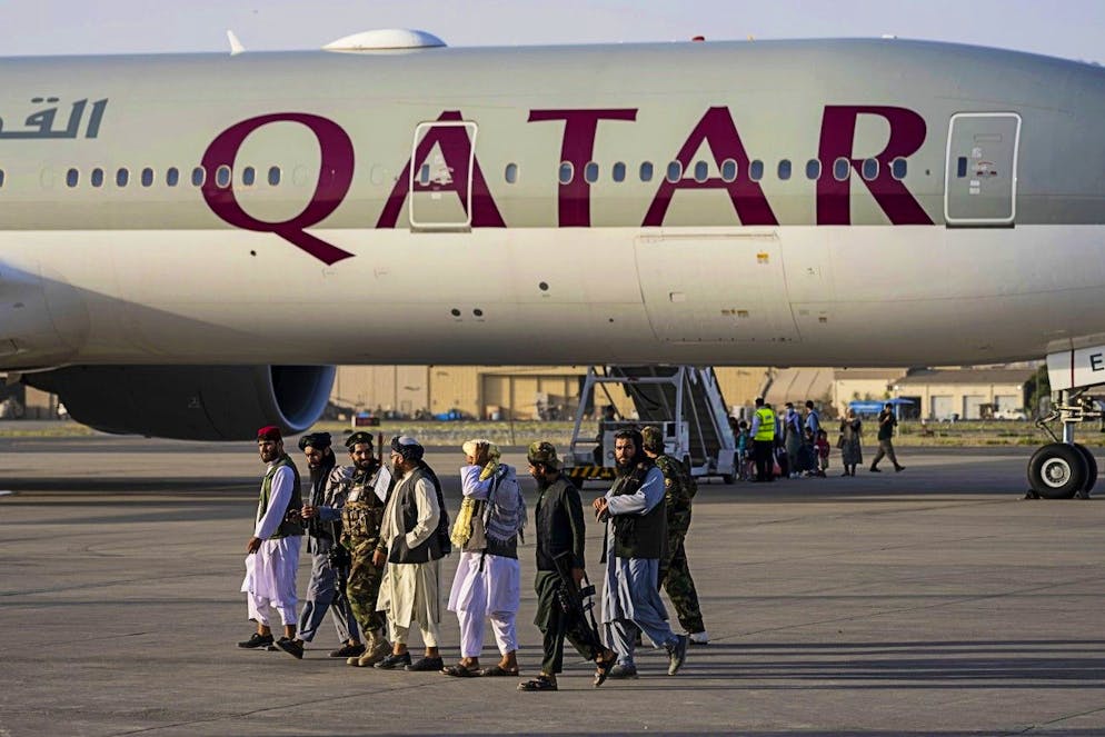 Une centaine de personnes, dont des Américains, ont quitté l'Afghanistan jeudi à bord d’un appareil de Qatar Airways sous les yeux des talibans.