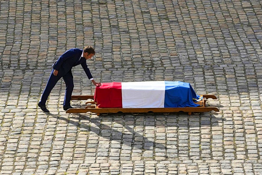 «Nous aimons Belmondo parce qu'il nous ressemblait», a salué le président Macron dans son éloge funèbre, évoquant «six décennies de vie française (...) six décennies de cavalcades».