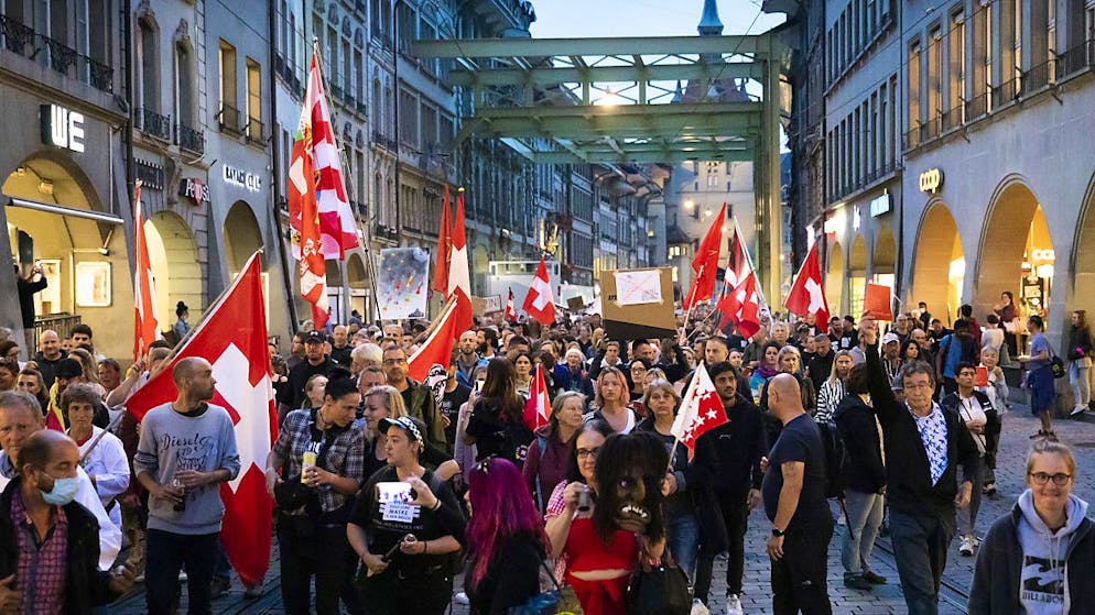 Anche questa sera a Berna manifestazione spontanea contro l'estensione del certificato Covid.