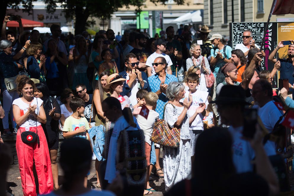 A Bellinzona già due settimane fa era andato in scena un corteo di proteste. Allora, era sabato 28 agosto, si manifestavano contro le misure anti-Covid in generale, mentre giovedì sera i partecipanti hanno dichiarato il loro malcontento contro l'estensione dell'uso del Certificato Covid da lunedì 13 settembre, deciso dal Consiglio federale mercoledì 9 settembre.