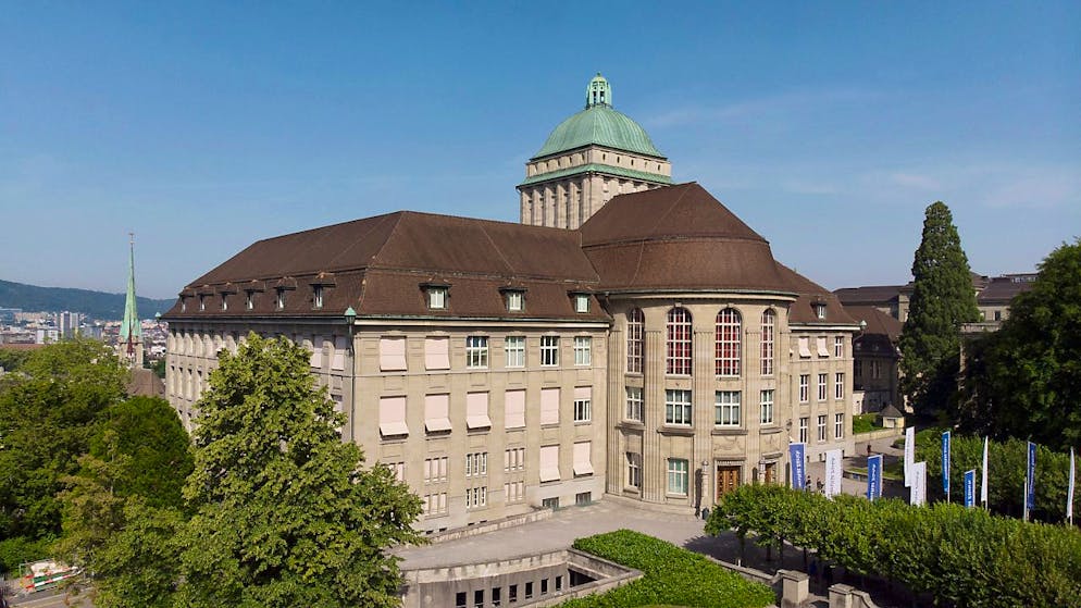 Die Universität Zürich führt die Zertifikatspflicht ein.