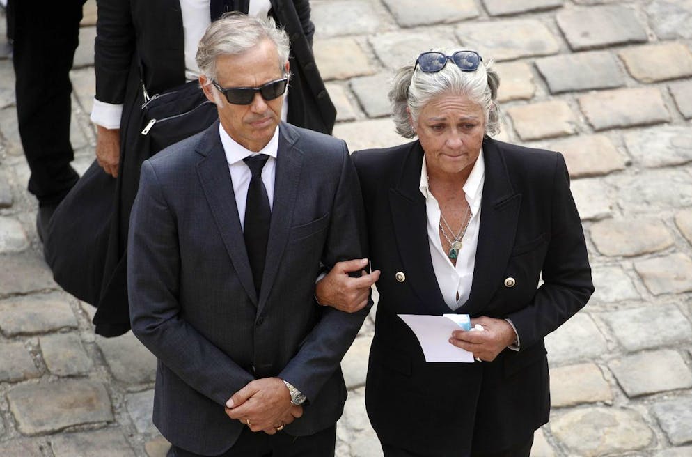 epa09457640 Jean-Paul Belmondo's children Paul Belmondo (L) and Florence Belmondo (R) attend a tribute ceremony for their father, the late French actor Jean-Paul Belmondo, at the Hotel des Invalides in Paris, France, Paris, 09 September 2021. Belmondo died on 06 September 2021 at the age of 88 years. EPA/YOAN VALAT