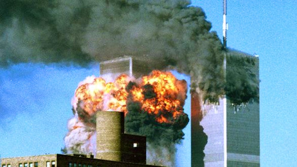 Le torri gemelle tra fiamme e fumo