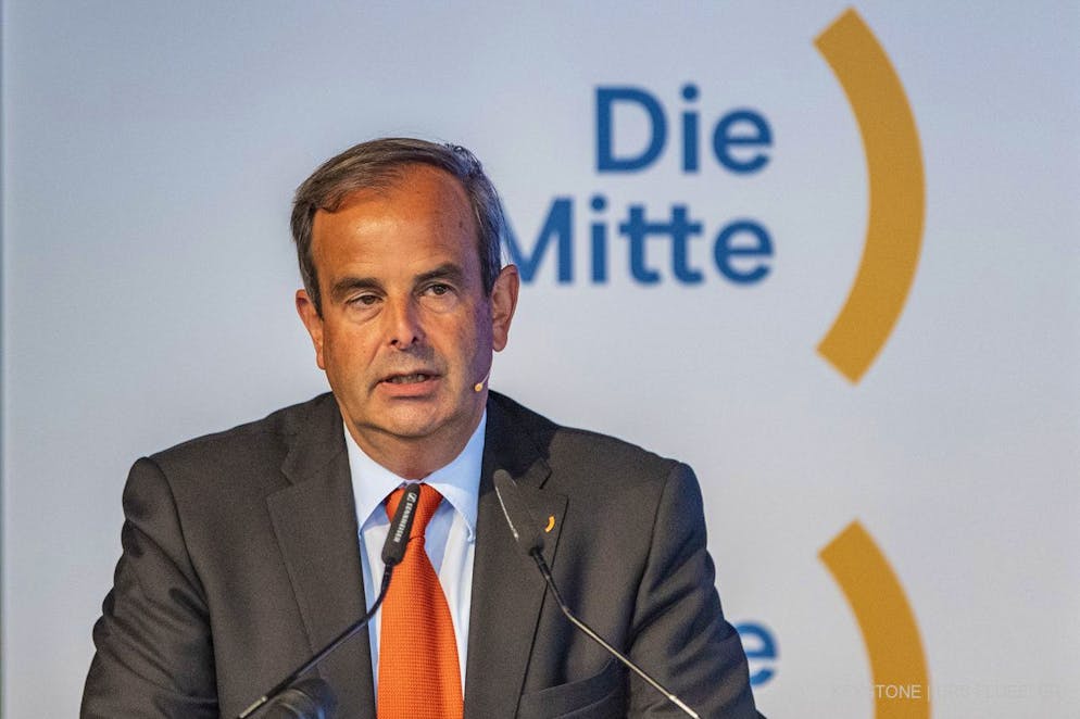 Der Partei Praesident der Partei die Mitte, Gerhard Pfister bei seiner Rede anlaesslich der Delegiertenversammlung der Die Mitte Partei der Schweiz vom Samstag, 11. September 2021 in Zug. (KEYSTONE/Urs Flueeler).